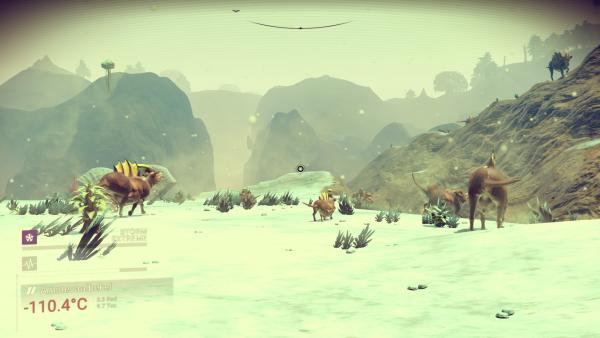 Screenshot: Eine Herde ausserirdischer Tiere auf einem Eisplaneten.