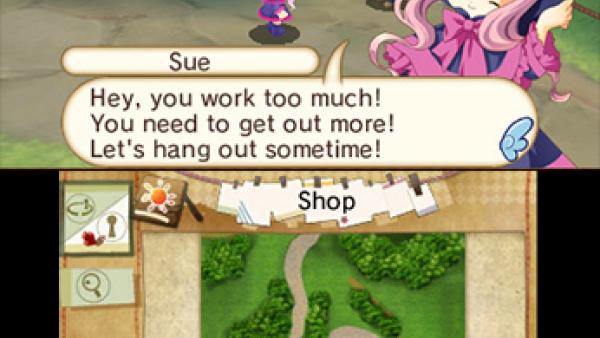 Screen oben: ein rosa-haariges Mädchen mit einem violetten Hexenhut und rosa-violettem Kleid mit Schleife sagt, dass man zu viel arbeitet und mit ihr mehr Zeit verbringen sollte, im Vordergrund das Manga-Mädchen in Großformat, im Hintergrund die Szene; Screen unten: die Landkarte 