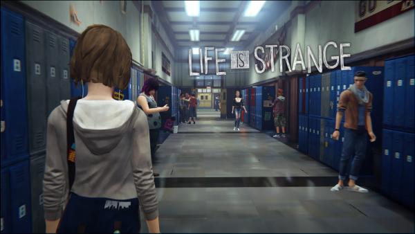 Spielstart von "Life is Strange" - Max steht im Schulgang